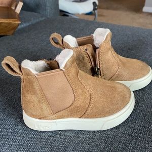Toddler girl Ugg Chelsea boot